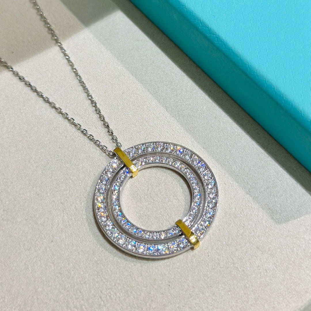 Edge Circle Pendant Necklace