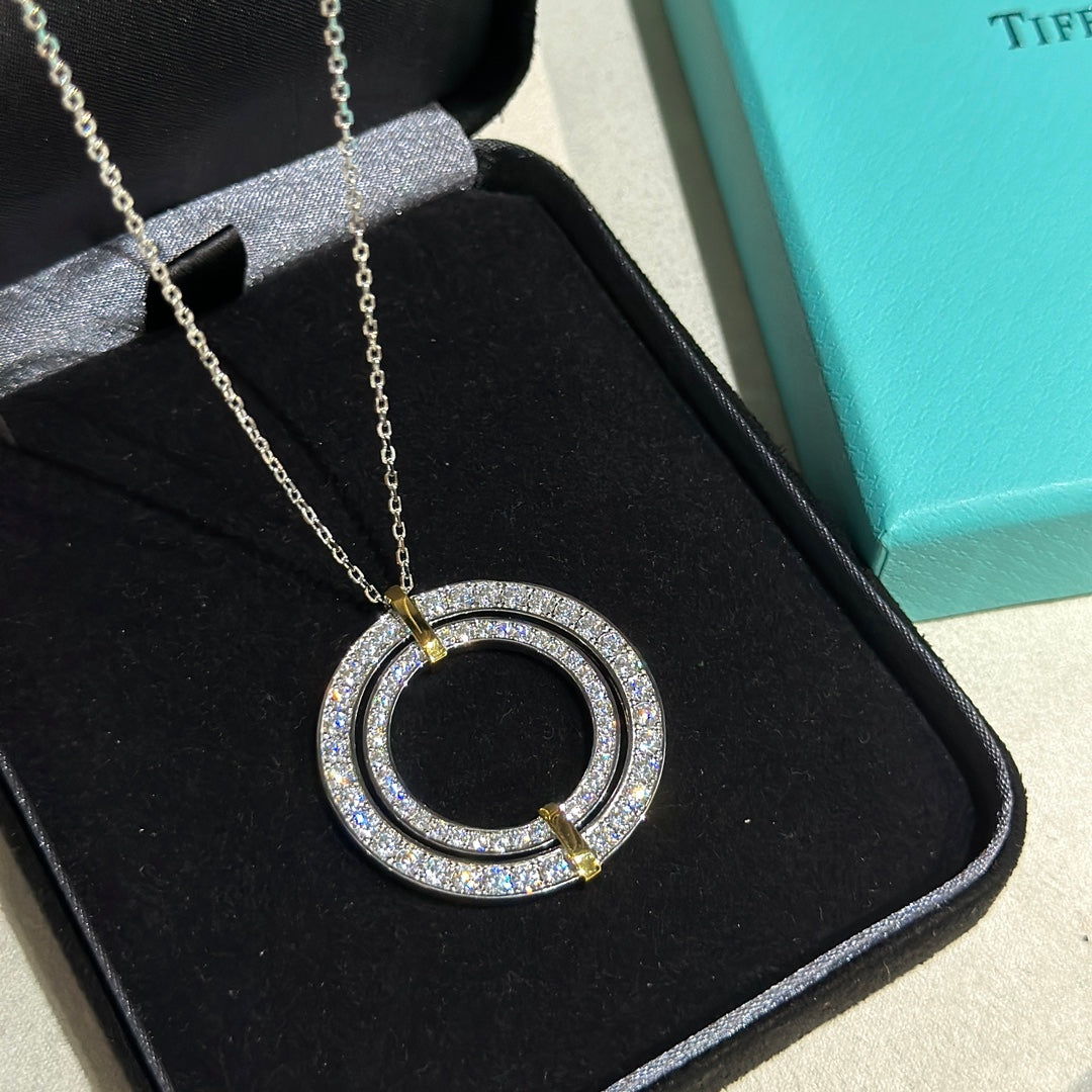 Edge Circle Pendant Necklace